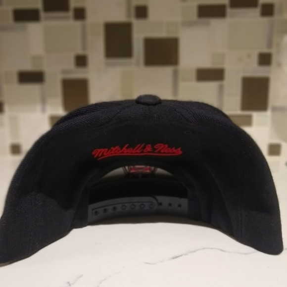 Mitchell & Ness "Chicago Bulls" SnapBack - Picture 2 of 2